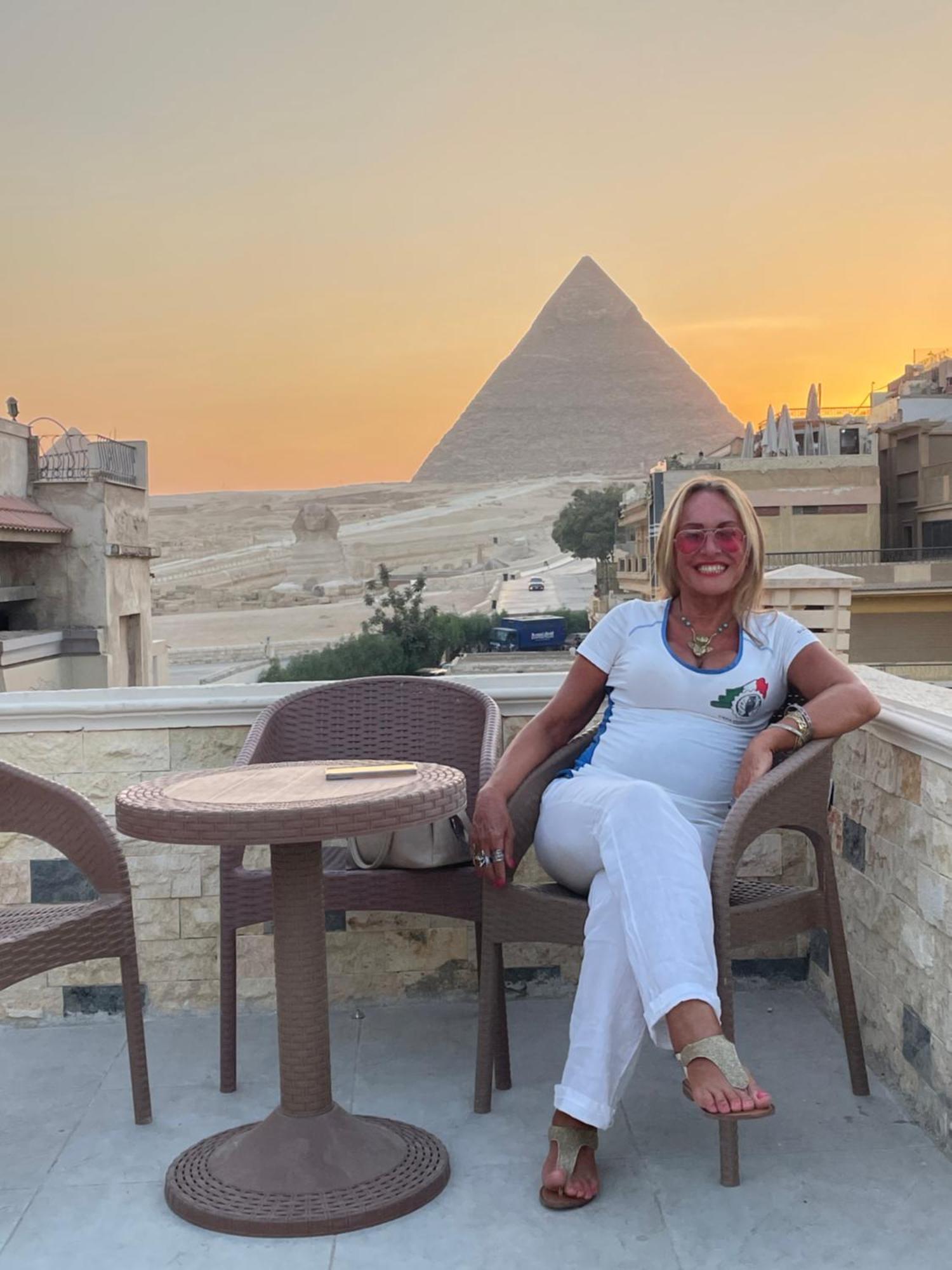 Sphinx Palace Pyramids View Inn Kafret el-Gabal Exteriör bild